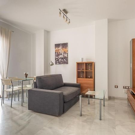 First Floor Close Macarena Church Sevilla Buitenkant foto